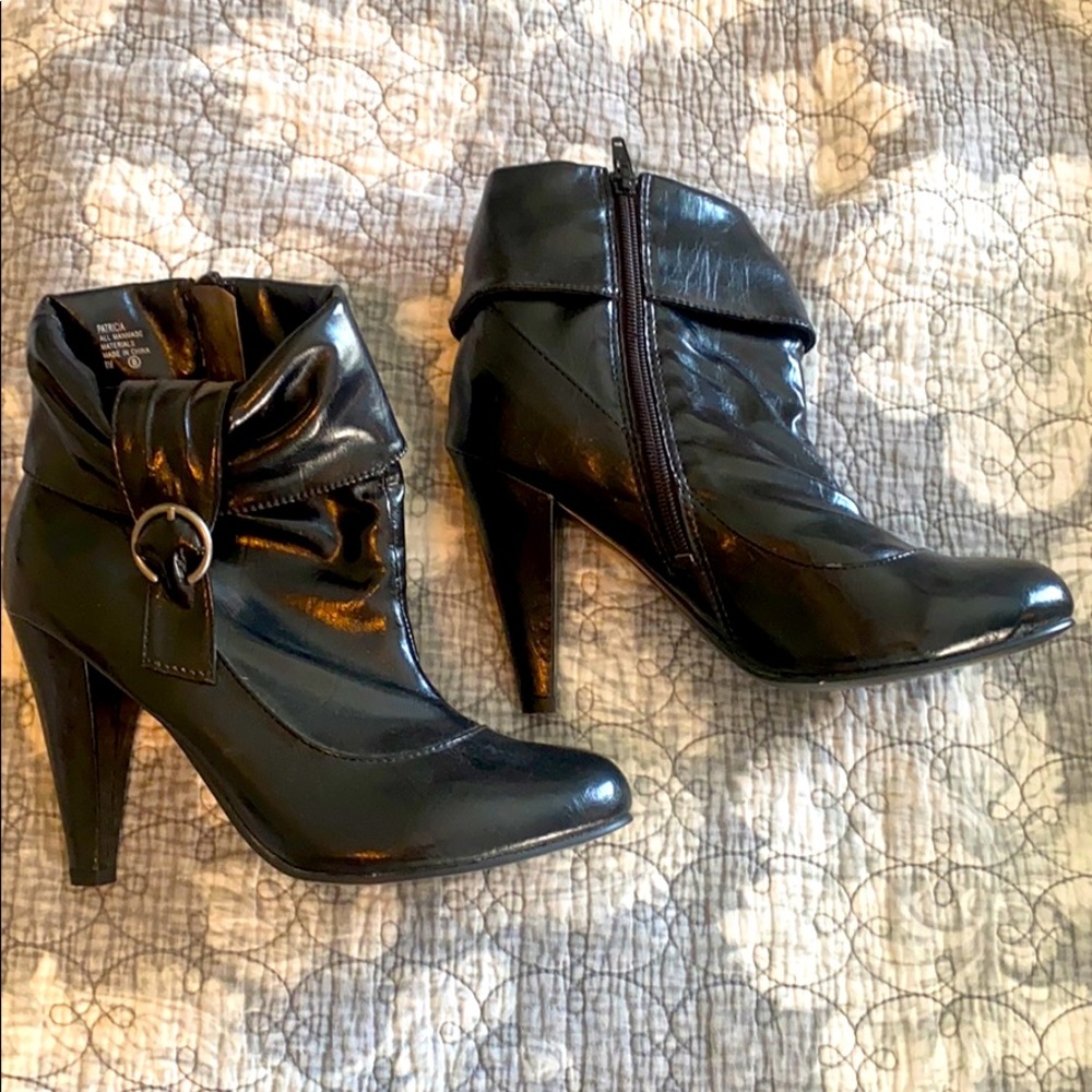 NWOT VIGOSS BLACK BOOTIES Size 8